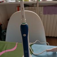 spazzolino elettrico ORAL B