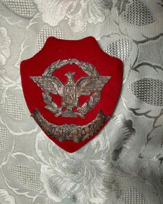 Crest Militare in porpora rosso  vintage