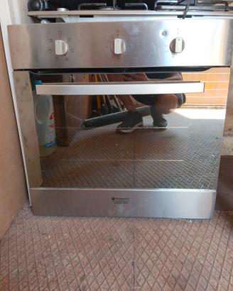 forno Hotpoint Ariston e cucina a 4 fuochi