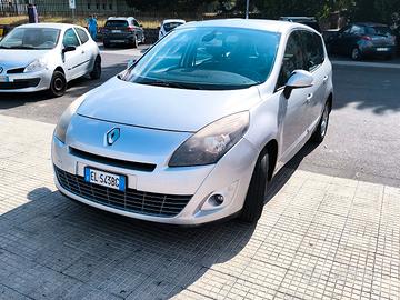 Renault Grand Scènic anno 2011