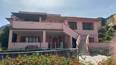 Villa Unifamiliare con giardino
