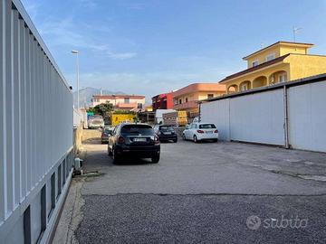 Immobile di 323 m² con 1 locale a Mondragone