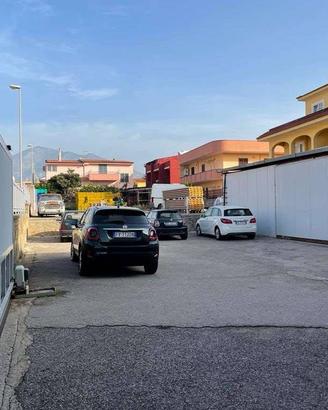 Immobile di 323 m² con 1 locale a Mondragone
