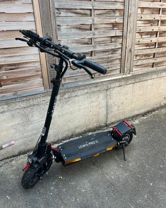 monopattino elettrico Lewis pro II