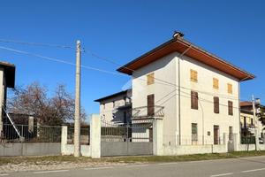 CASA SEMINDIPENDENTE A UDINE