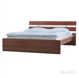 Struttura letto matrimoniale in legno con doghe