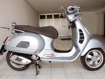 Piaggio Vespa 300 GTS hpe - 2022