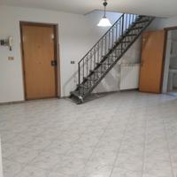 Appartamento più due seminterrati