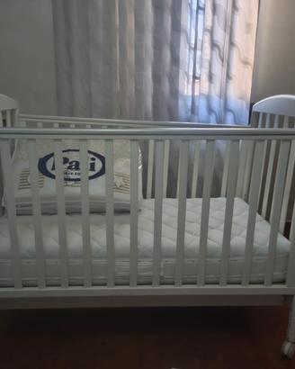 Lettino Pali bianco + materasso + set lenzuola – o