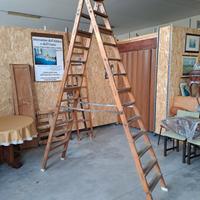 Scala a libro in legno con pioli piatti