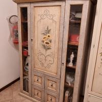 Libreria decorata a mano nuova