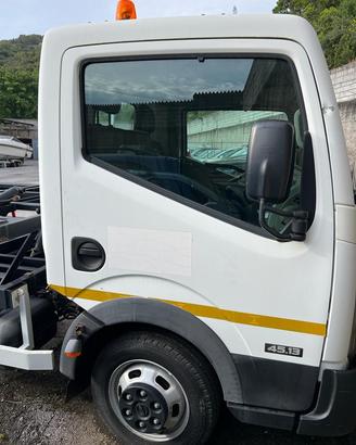 Nissan Cabstar 45.13 con 27.000 km 3 casse ribal