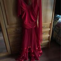 Abito  elegante  rosso con copri spalle