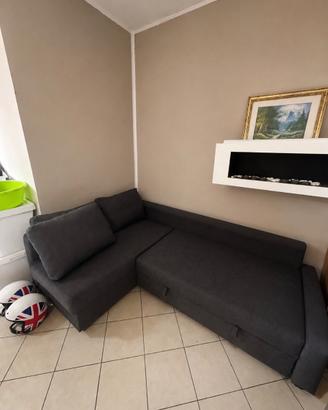 Divano letto angolare grigio con contenitore