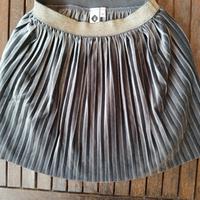 gonna fatta a mano mediante uncinetto