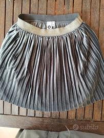 gonna fatta a mano mediante uncinetto