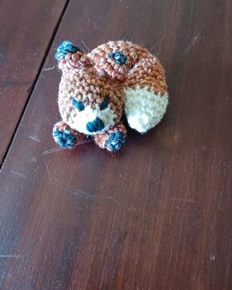 volpina amigurumi fatta a mano.