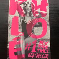 Libro Khloe Kardashian Strong looks better naked
