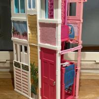 Casa di Barbie a tre piani