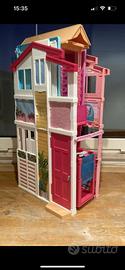 Casa di Barbie a tre piani
