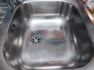 Lavello cucina Smeg con rubinetto