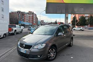 Volkswagen touran 7 posti metano neopatentati