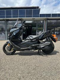 BMW C 400 GT .