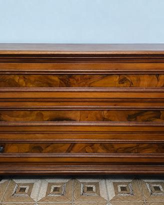 Camera da letto in legno stile classico
