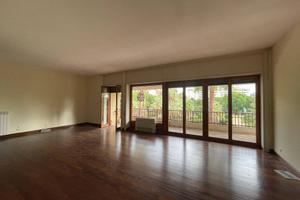 Scaduto-Sperlinga: 280 mq con cantina e box auto