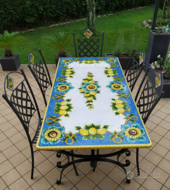 Tavolo in pietra lavica vietrese maiolicato a mano