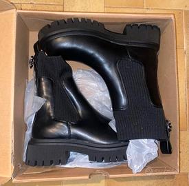 Stivaletti Bata Taglia 36