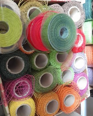 Bobine di carta e nastri per pacchi
