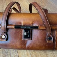 Pochette NeroGiardini in pelle marrone