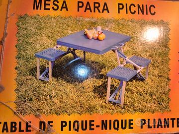 Tavolo pic nic con sgabelli integrati