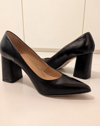 Décolleté in pelle nera, tacco 8