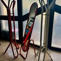 coppia di appendi abiti e specchio