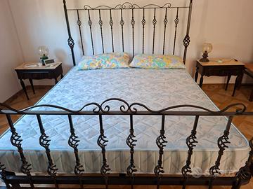 Letto matrimoniale in ferro battuto artigianale