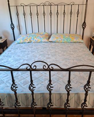 Letto matrimoniale in ferro battuto artigianale