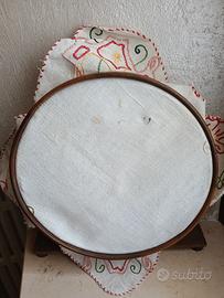 Antico telaio per ricamo 