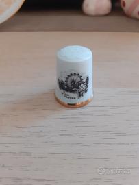 Ditale in porcellana souvenir da collezione