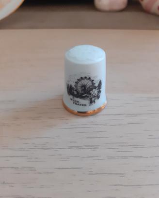 Ditale in porcellana souvenir da collezione