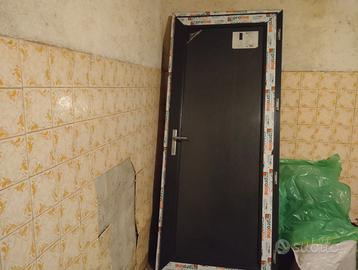 portoncino in PVC nuovo