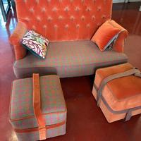 Divanetto 2 puff 2 cuscini 1 portaoggetti piu tavd