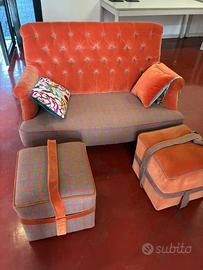 Divanetto 2 puff 2 cuscini 1 portaoggetti piu tavd