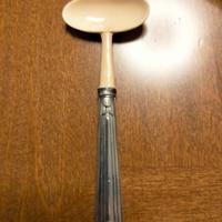 Antico cucchiaio trasversale da bouillie.