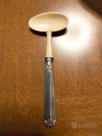 Antico cucchiaio trasversale da bouillie.