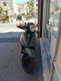 Piaggio Beverly 250