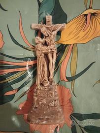 Statuetta raffigurante Padre Pio.