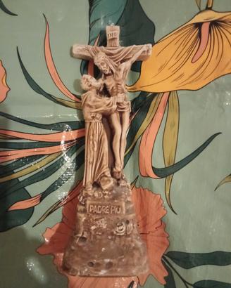 Statuetta raffigurante Padre Pio.