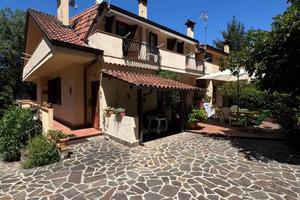 Elegante porzione di bifamiliare su due livelli co